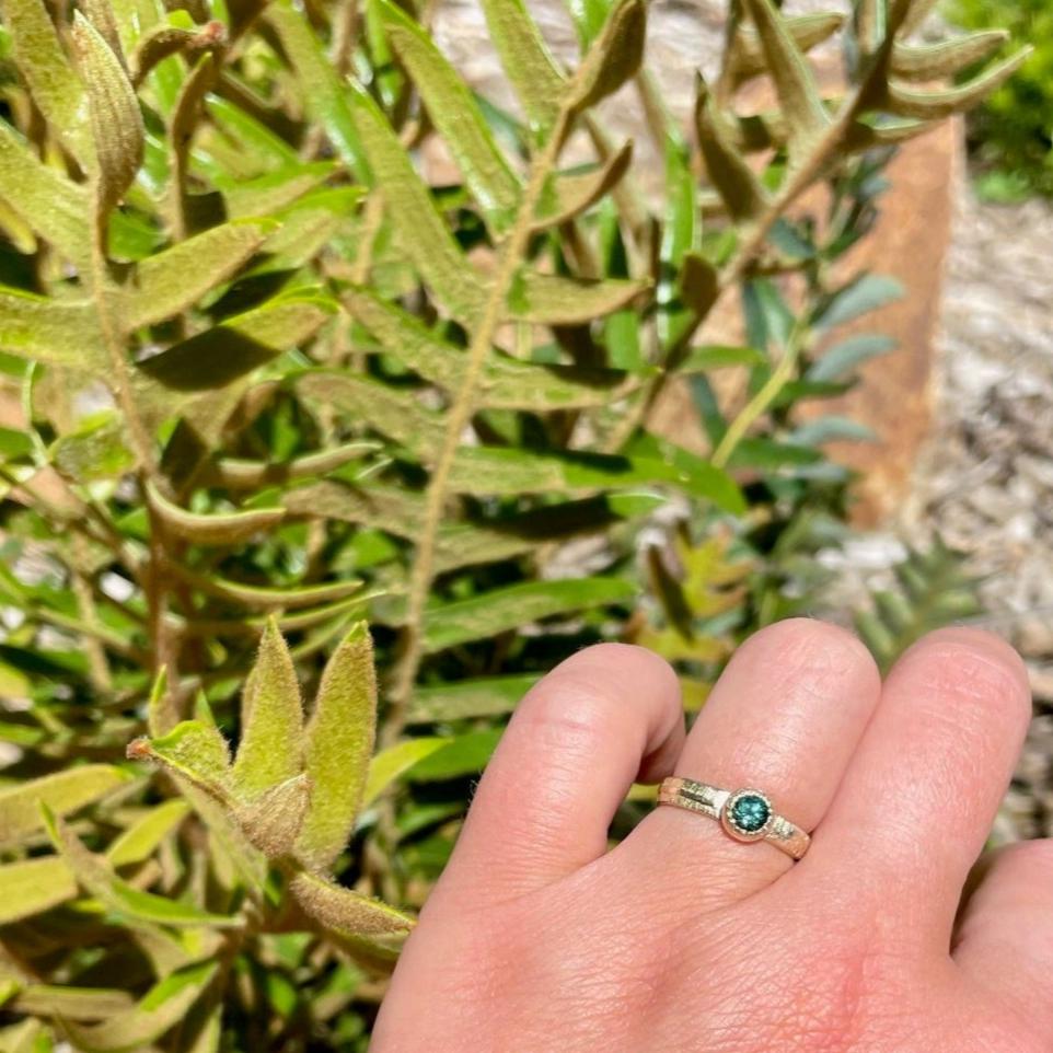 Banksia Treasure in yellow gold